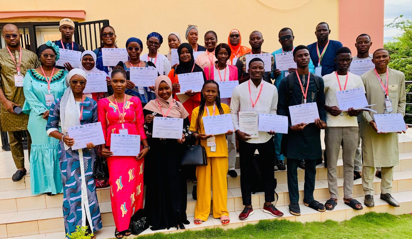 Remise d'attestations aux participants
